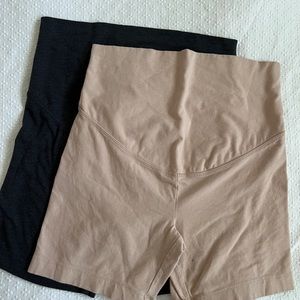 Old Navy Maternity biker shorts Size Small